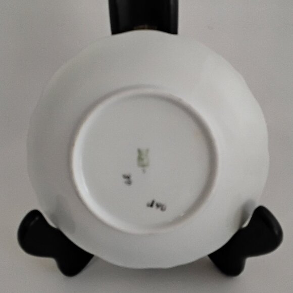 Wawel China Dinner Plates (2) & Saucers (4) Meissen Flower (Raised Scroll) - Picture 5 of 8